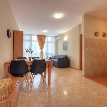 伊力特4号公寓 *