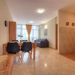 Elit 4 *