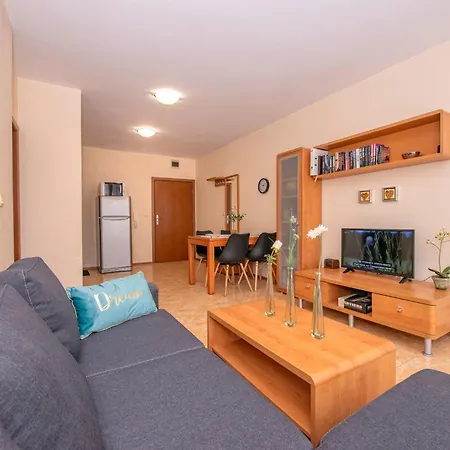 Apartment In Complex Elit 4 *
